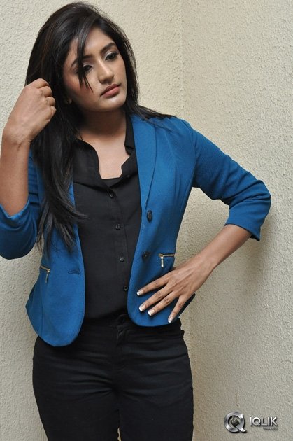 Eesha-at-Bandipotu-Movie-Press-Meet